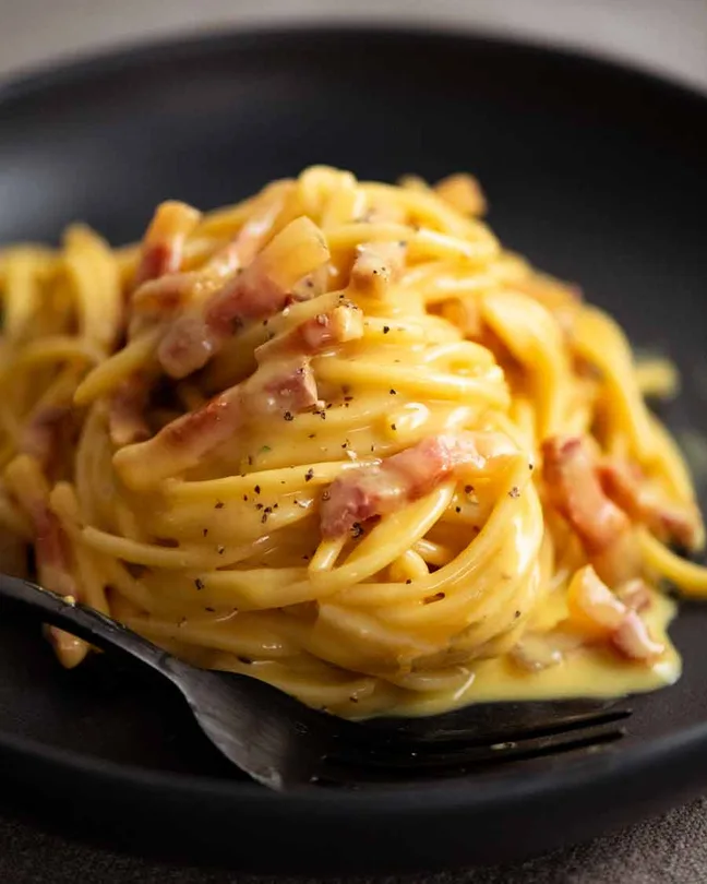 Luscious carbonara pasta with bacon